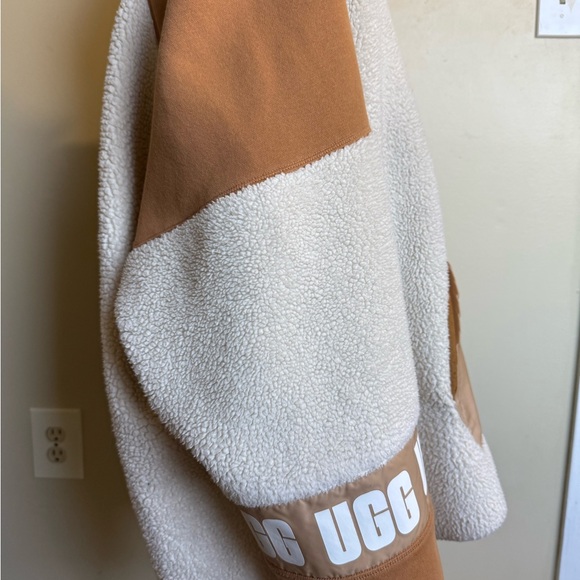 UGG ALL GENDER CARRABELLA UGGfluff JACKET PLUSH FLEECE FULL ZIP HOODED SIZE XL - Picture 7 of 9